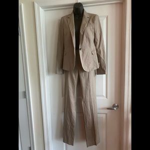Women’s Pant Suit